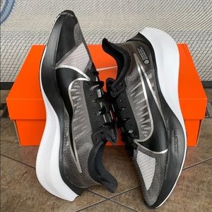nike zoom gravity black metallic silver